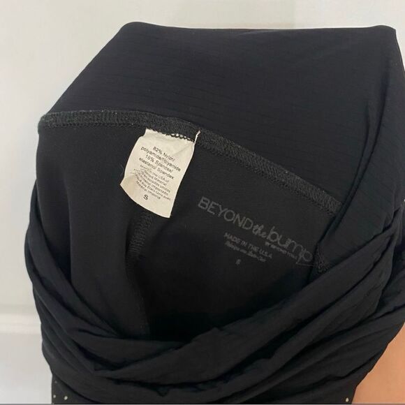 Beyond The Bump Drip Drop Fold Over Belly Ombre
Black Gold Maternity Legging - Picture 11 of 11